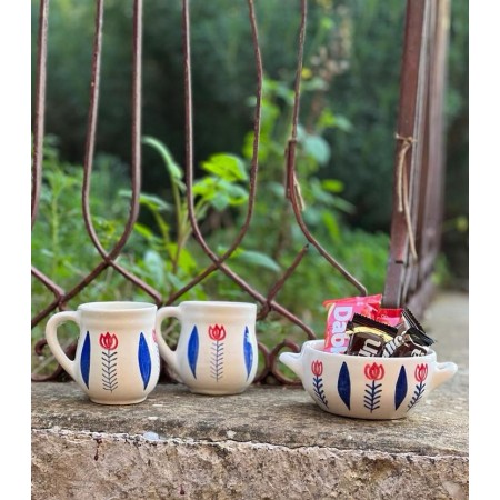 Traditional Ceramic Mug Set